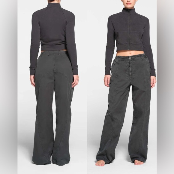 SKIMS Pants - NWT Skims Outdoor Woven Pant in Ash Effortlessly Chic Cool , size M